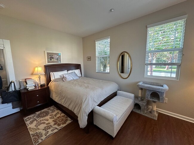 Building Photo - La Ventana Estates 3 bdrm Townhome Available