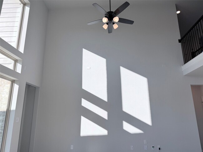 Building Photo - 10503 Shining Dawn Wy