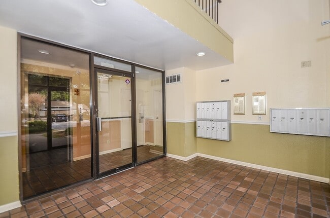 Building Photo - 8519 Hearth Dr