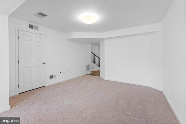 Building Photo - 7258 Mockingbird Cir