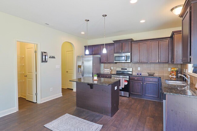 Building Photo - 1628 Mount Rainer Dr