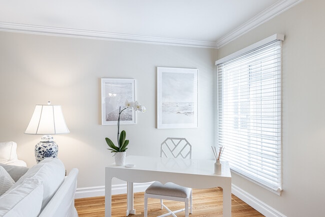 Building Photo - 1412 Kelton Ave