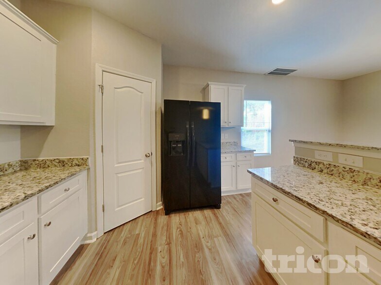 Building Photo - 2803 Yurman Rd