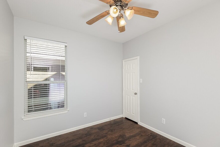 Building Photo - 9824 Birch Dr