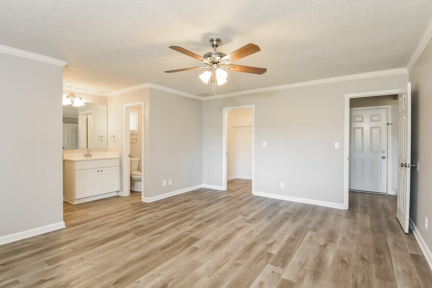 Building Photo - 5475 Ballard Way