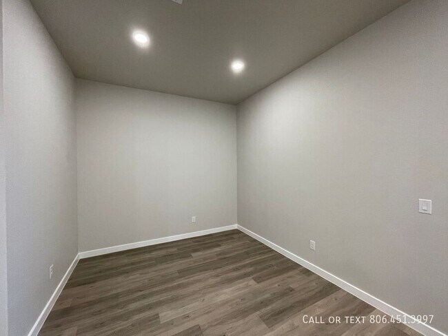 Building Photo - 3020 140th St