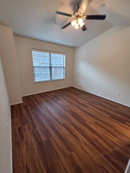 Building Photo - 268 S Rolling Woods Way