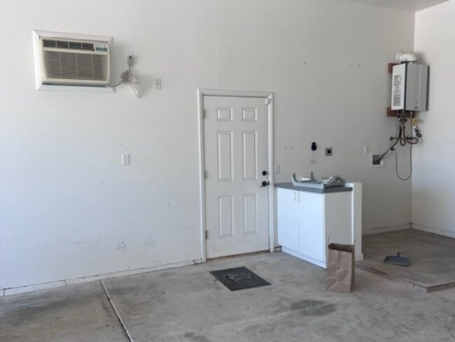 Building Photo - 3BR 2Ba Boat Deep Hightop Garage & Colorado River Views