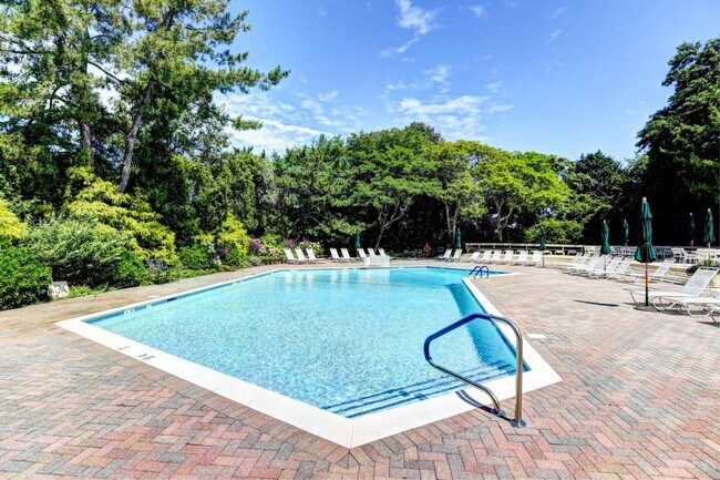 Building Photo - 50 Hubbard Ln