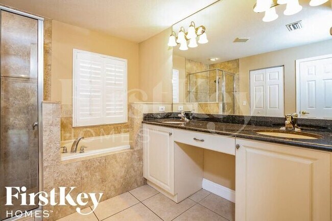 Building Photo - 1241 SW Wellington Ave