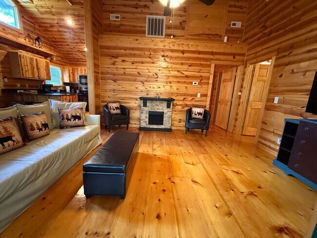 Building Photo - Laurel Oak Cabin
