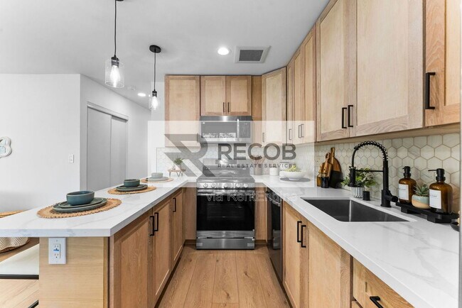 Building Photo - 4286 Samoset Ave