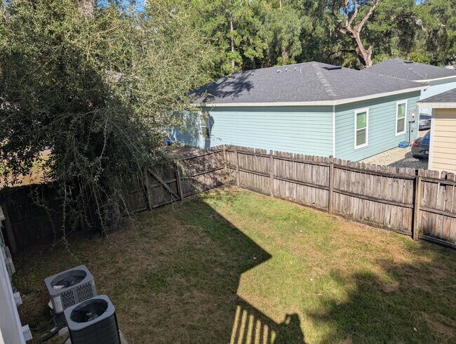 Building Photo - $1100 - 2 Bed/1½ Bath Townhouse - Mossy Oa...