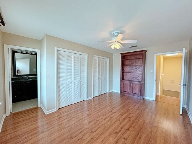 Building Photo - Custom Remodeled Townhome off Jefferson Hwy