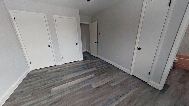 Building Photo - Quaint One Bedroom Apartment