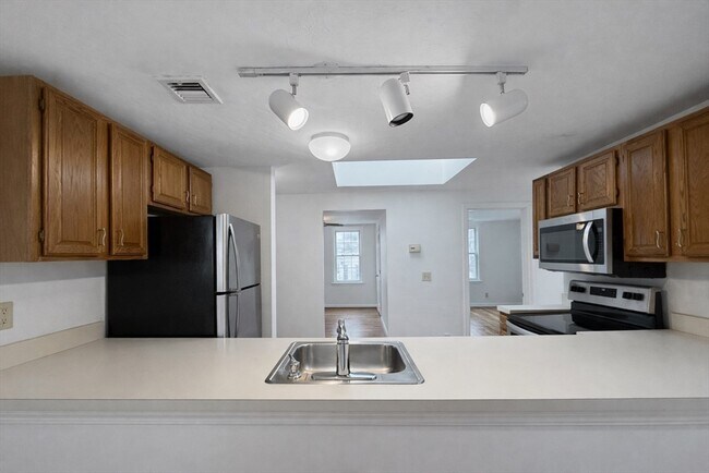 Building Photo - 78 Dalby St