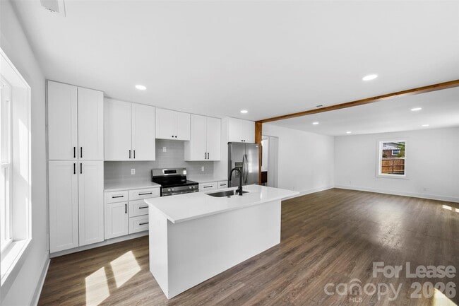 Building Photo - 2942 Reid Ave