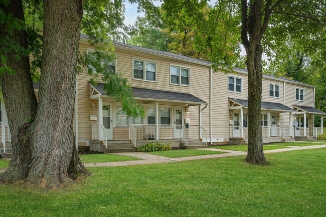 Building Photo - Apply Now: 2 Bedroom Townhouse with Centra...