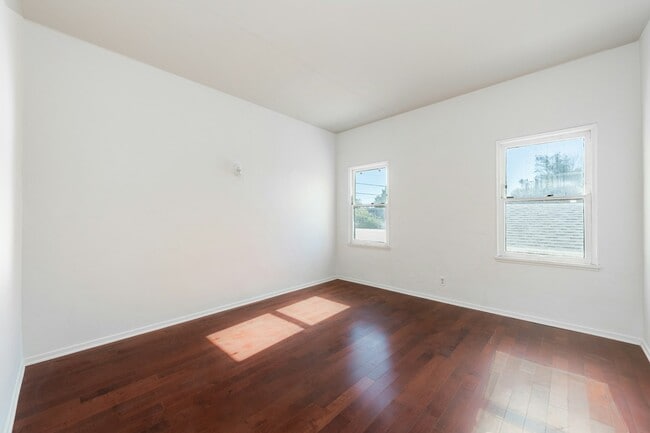 Building Photo - 1846 Holmby Ave