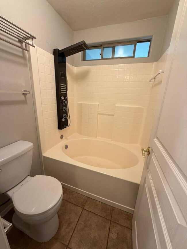 Building Photo - 1945 E Aloe Pl