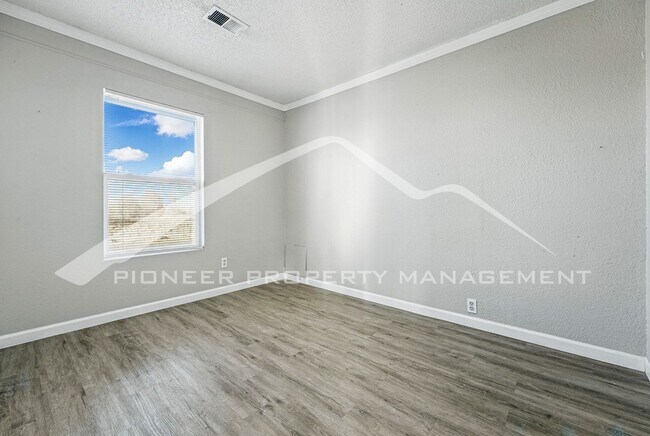 Building Photo - Spacious 3-Bedroom Home with Modern Features and Private Yard