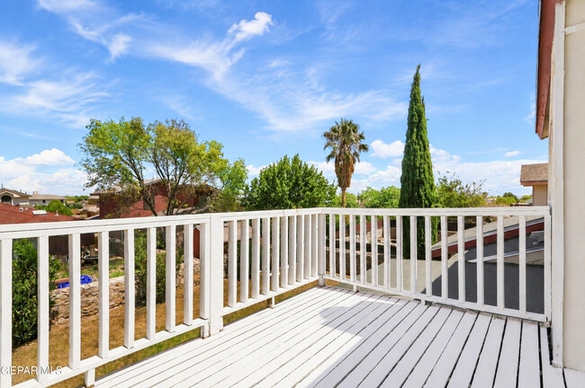 Building Photo - 4645 Loma De Plata Dr