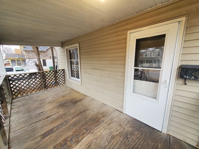 Building Photo - FOR RENT- 327 Webster- HUGE yard- pets ok!