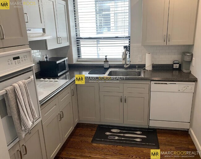 Building Photo - 650 Beacon St