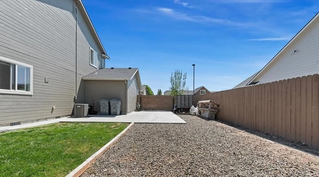 Building Photo - This home has it all!