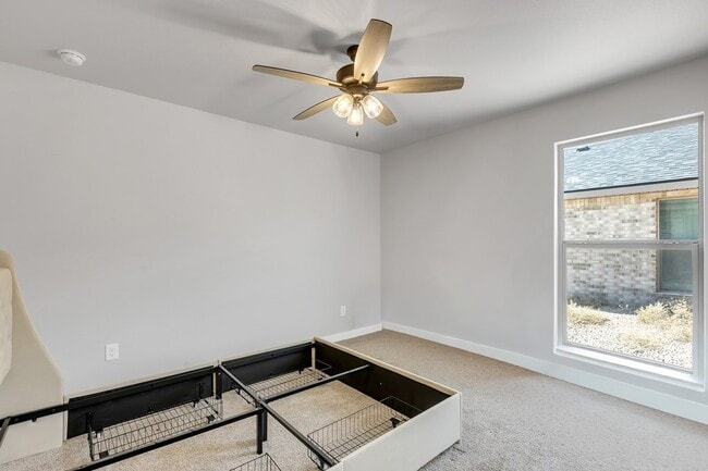 Building Photo - 460 Staghorn Dr