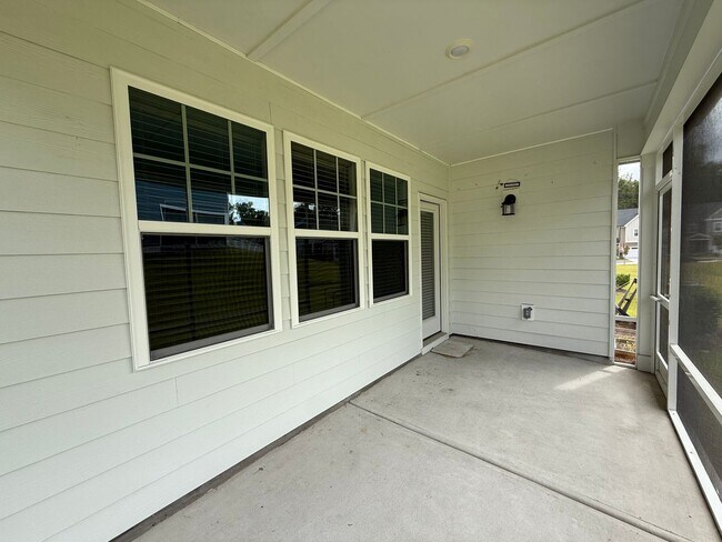 Building Photo - Stunning 5BD, 3BA Raleigh Home Within the ...