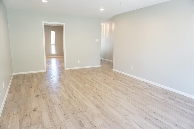 Building Photo - 5727 Braesvalley Dr