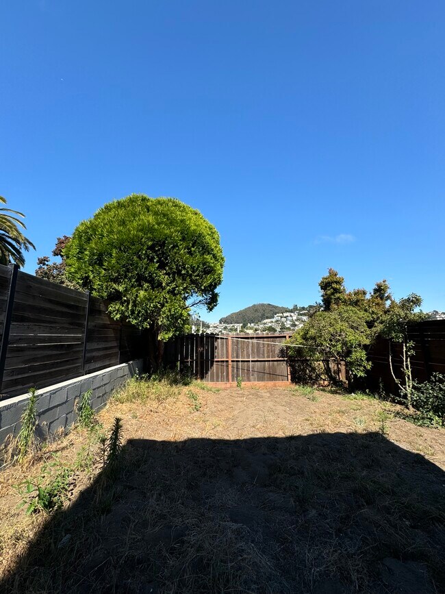 Building Photo - 2538 15th Ave