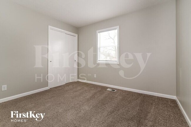 Building Photo - 4407 Robertson Blvd