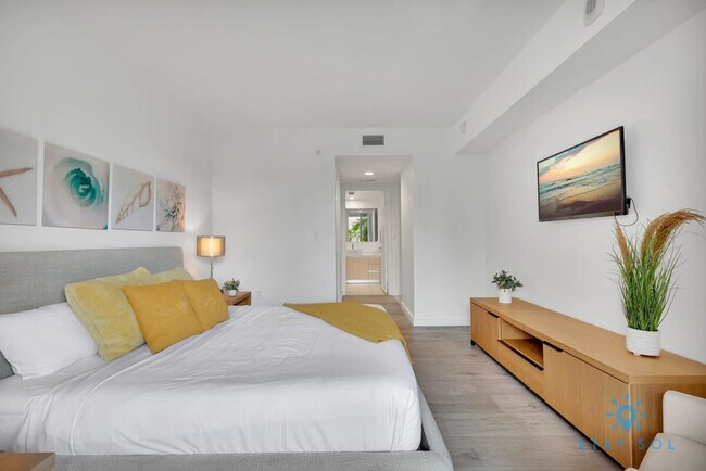 Building Photo - 2602 E Hallandale Beach Blvd