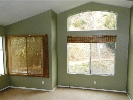 Building Photo - BEAUTIFUL MOUNTAIN VIEW 4BED/3BATH PLUS DE...