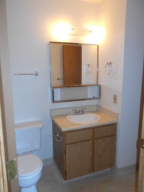 Building Photo - 1658 Bramble Pl