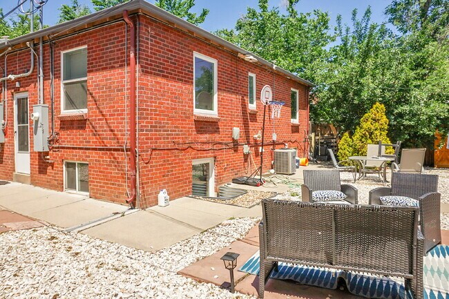 Building Photo - $2,695.00 - 3 Beds, 2 Bath, Duplex in Denv...