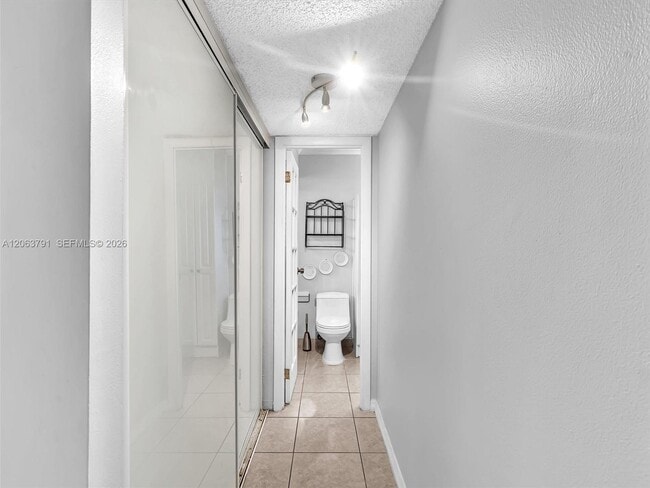 Building Photo - 5001 W Oakland Park Blvd