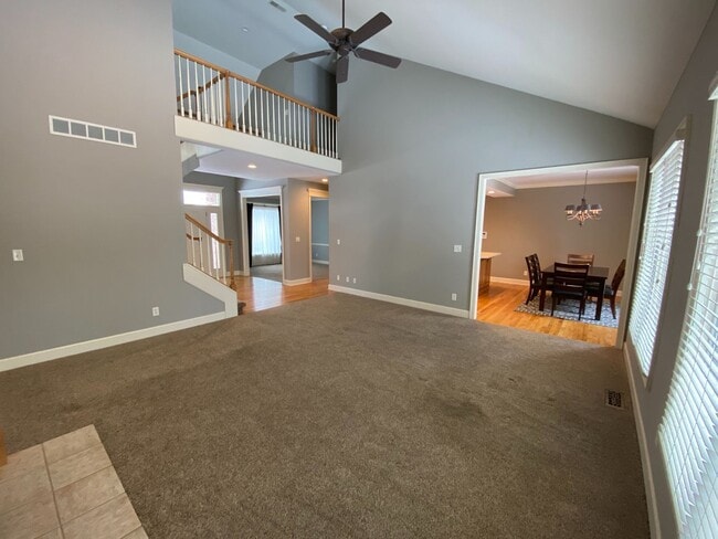 Building Photo - Wonderful Fox Chase home with fantastic spacious floor plan.