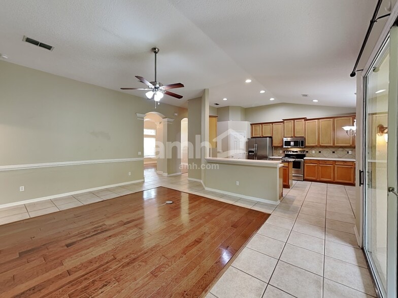 Building Photo - 883 Moonluster Dr