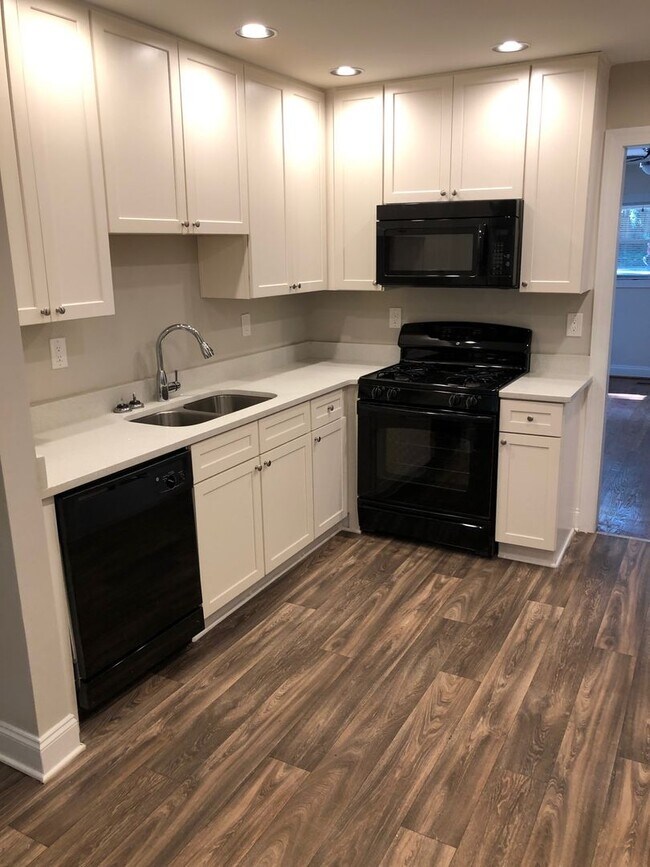 Building Photo - 333-335 Hillcrest