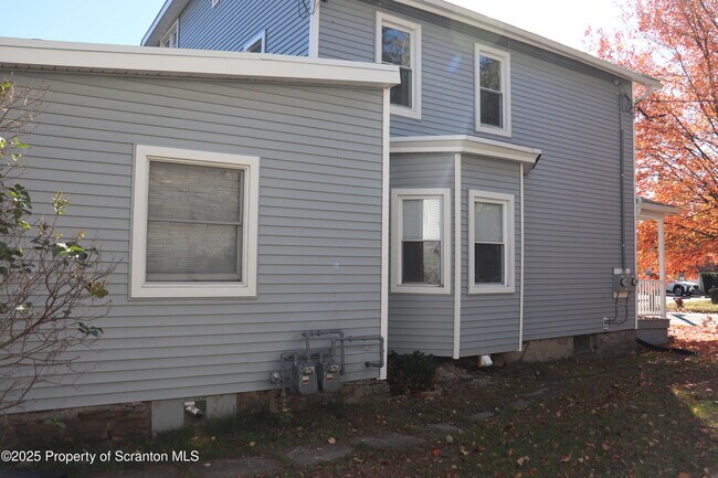 Building Photo - 712 W Lackawanna Ave