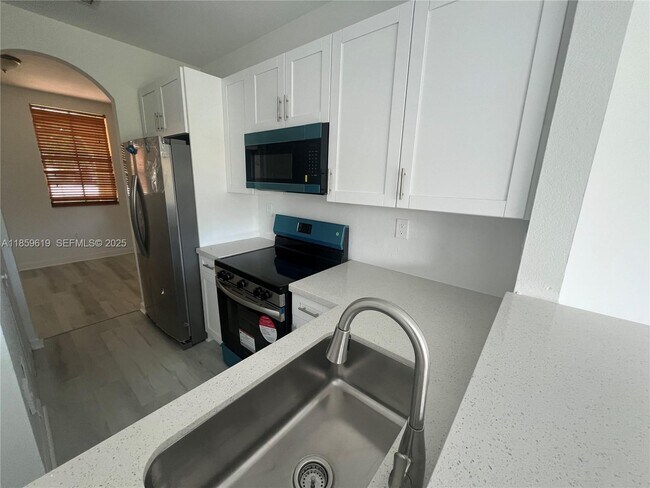 Building Photo - 1655 NE 33rd Rd