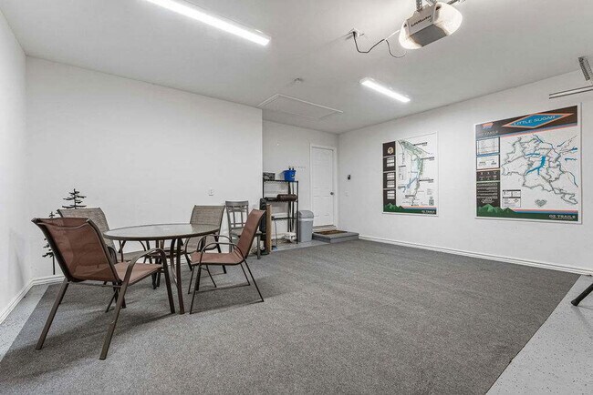 Building Photo - 410 Willington Ln