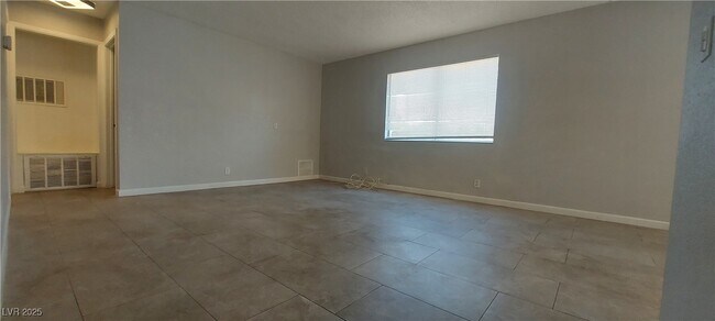 Building Photo - 1420 E Vegas Valley Dr