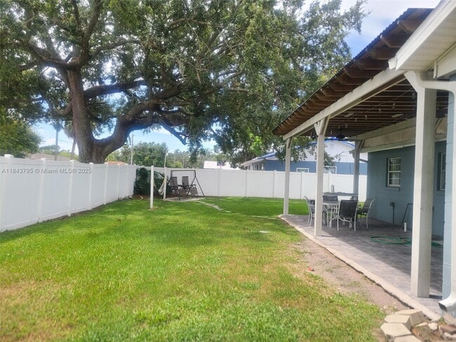 Building Photo - 1502 W Emmett St