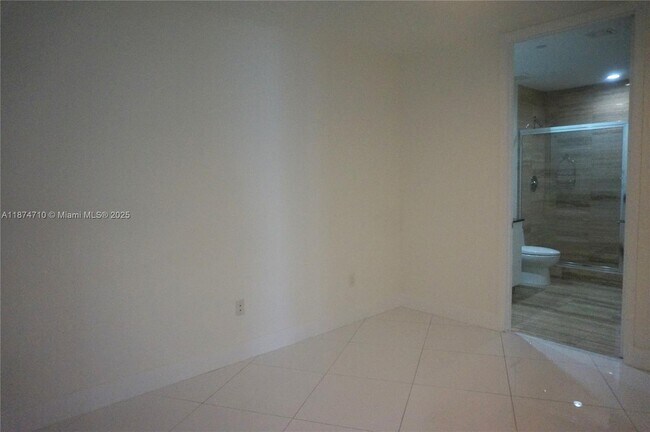Building Photo - 15811 Collins Ave