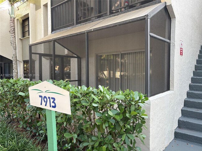 Building Photo - 7913 SW 104th St