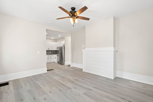 Building Photo - Stunning 2 bedroom home in North Side available Feb 1!